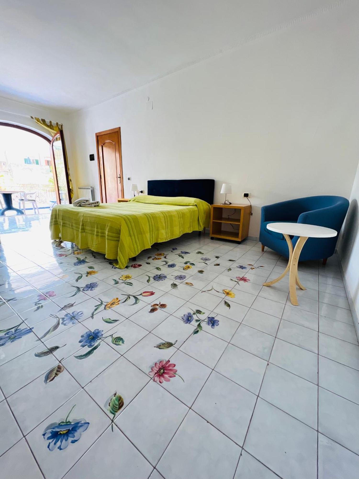 Villa Thomas Bb Conduzione Familiare Forio  Room photo